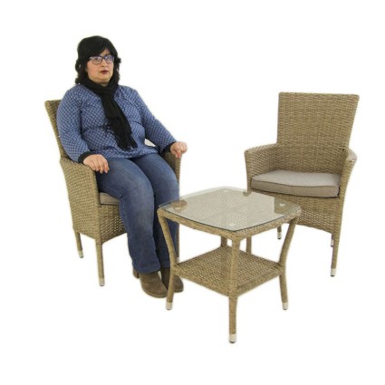 Conjunto de mesa e cadeiras de jardim. Tabela auxiliar e 2 poltronas empilhaveis em Vasteras