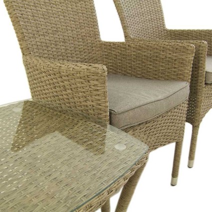 Conjunto de mesa e cadeiras de jardim. Tabela auxiliar e 2 poltronas empilhaveis em Vasteras