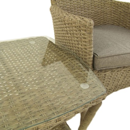 Conjunto de mesa e cadeiras de jardim. Tabela auxiliar e 2 poltronas empilhaveis em Vasteras