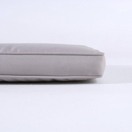 Almofada para cadeiras de jardim com formato curvo cor pedra repelente de agua removivel medidas 45x47x5 cm