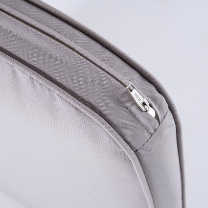 Almofada para cadeiras de jardim com formato curvo cor pedra repelente de agua removivel medidas 45x47x5 cm