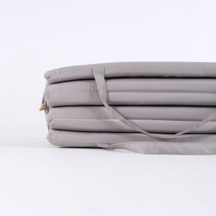 Almofada de praia na cor pedra repelente de agua medidas 180x60x3 cm