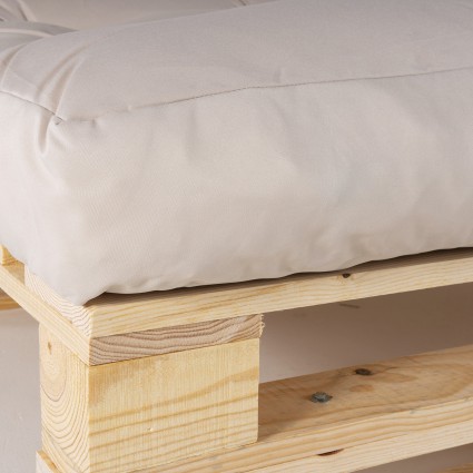 Sofa de palets con cojines asiento y respaldo crema