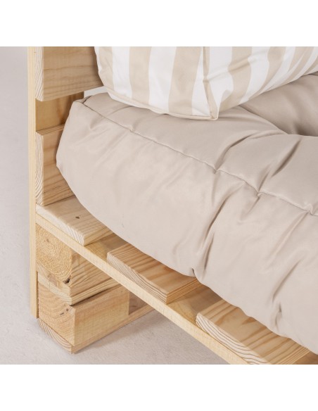 Sofa de paletes com almofadas de assento de baunilha e costas listradas de baunilha Sofa de paletes com almofadas de assento de baunilha e costas listradas de baunilha