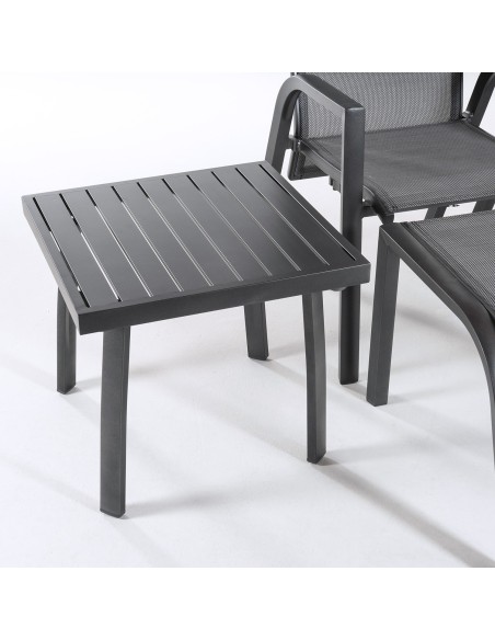 Conjunto ao ar livre, 2 poltronas reclinadas, 2 Apoio para os pes e 1 mesa central