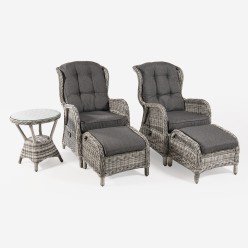 Ensemble de canapes de jardin. Table avec 2 relax et 2 repose-pieds Sont 2