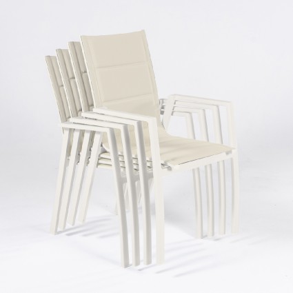 Cadeira acolchoada para exterior em aluminio creme