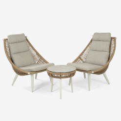 Conjunto exterior de mesa e 2 poltronas de vime trancado