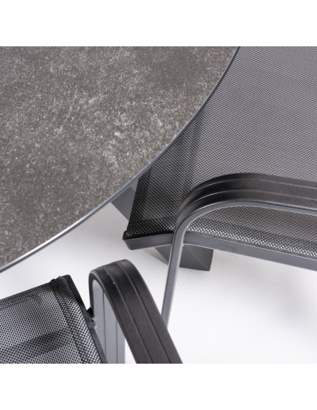 Salon de jardin avec table ronde en verre trempe 150 cm et 6 fauteuils renforces anthracite