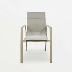 Cadeira de jardim acolchoada em tom  branco sujo 2